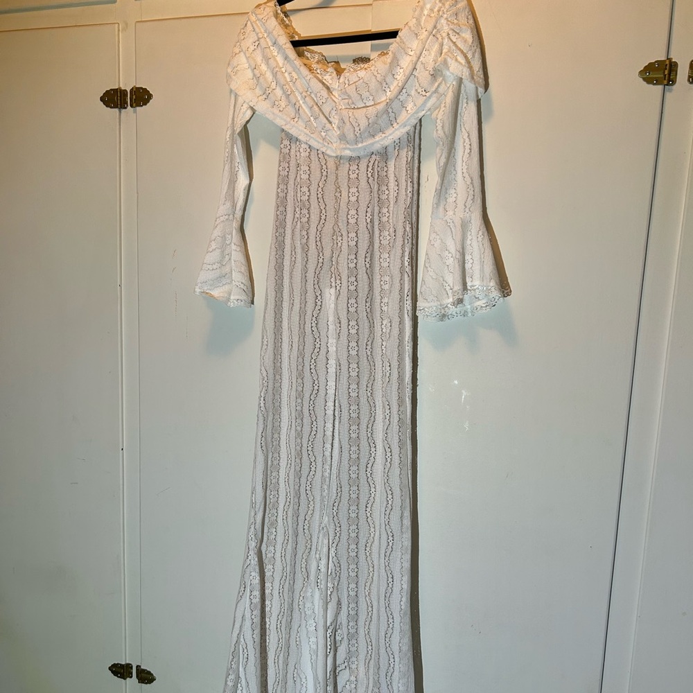 Elegant White Lace Off-Shoulder Dress - Picture 13 of 15